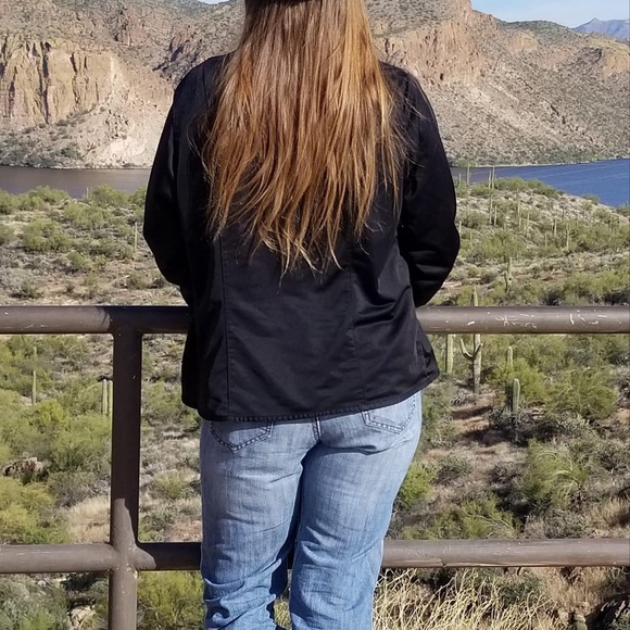 Meet your Poshers, The Dirty Daisies! - Picture 2 of 5